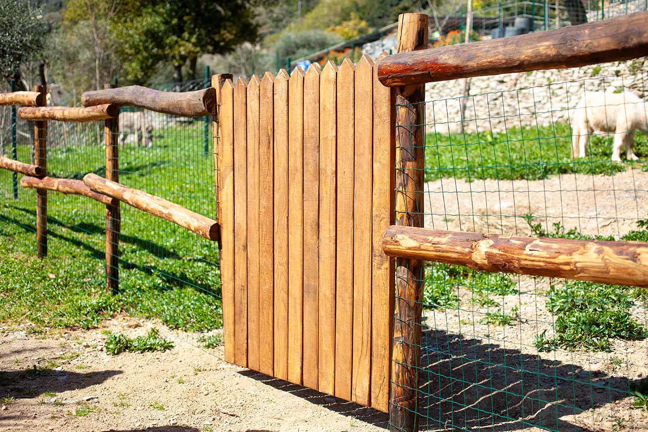 Staccionata in legno di castagno